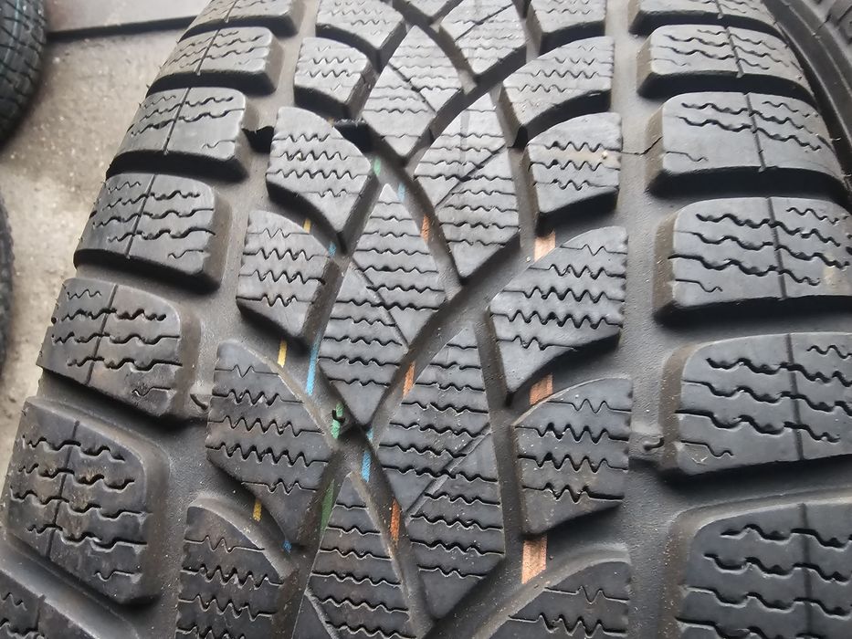 Opony Zimowe 2szt- R17 225/60-Dunlop-8mm