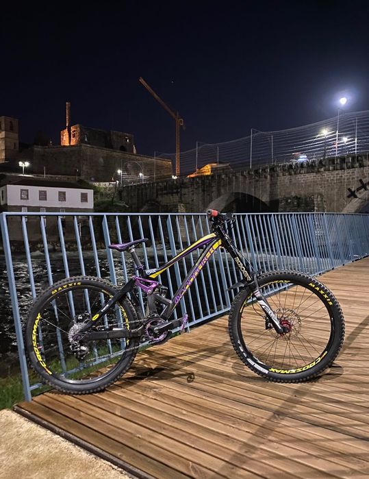Bicicleta DH roda 26