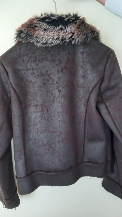 Casaco de camurça castanho