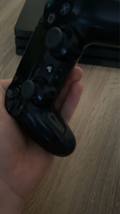 Ps4 Pro 1TB + 3 gry