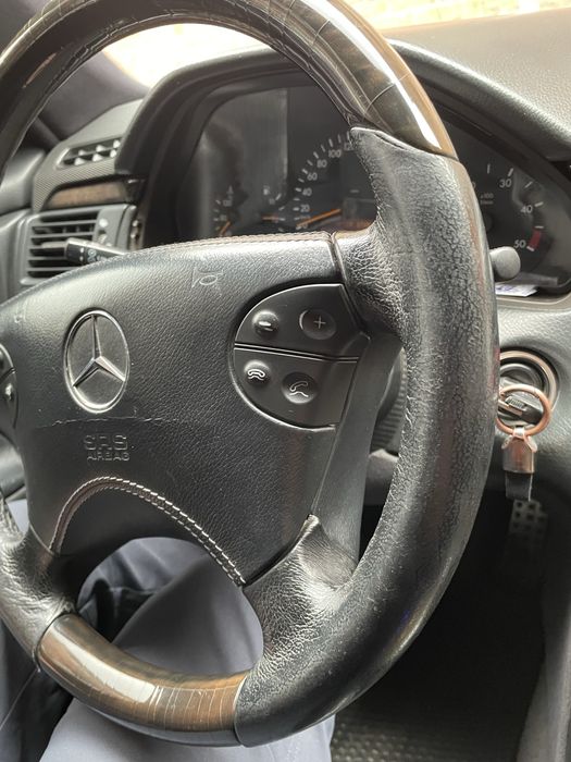 Кермо в комбінації шкіра + дерево на Mercedes W210 (Avangard)