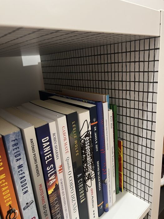 Estante IKEA KALLAX branca 77x147 cm com portas