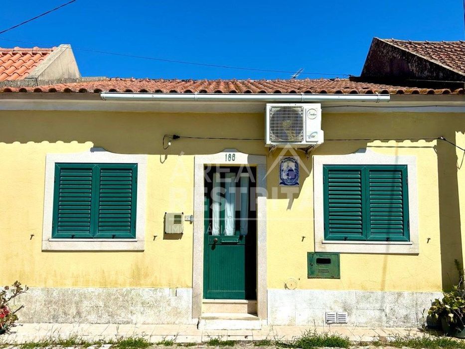 Moradia T3 em Banda - Churrasqueira, anexo e potencial para piscina...