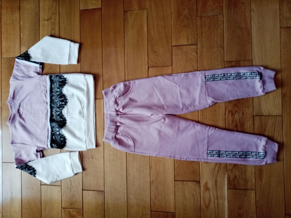 Костюми на дівчинку 110 - 116 см. Нові