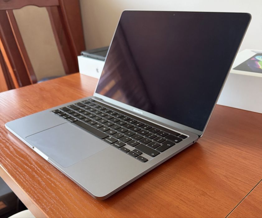 MacBook Pro M1 8 GB/256 GB 87% bateria