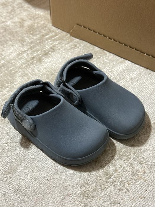 Дитячі сабо Zara