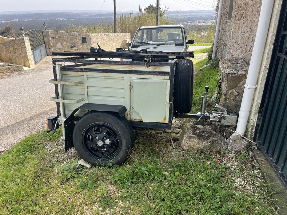 Pequeno reboque carrinho