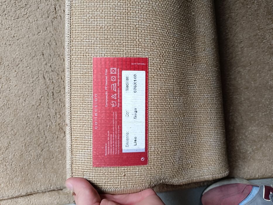 Vendo dois tapetes bejes