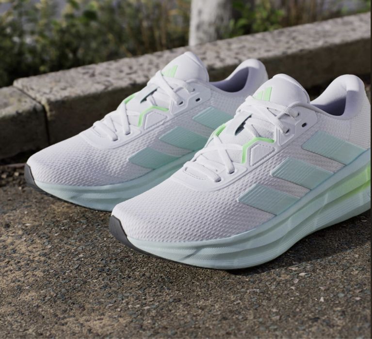 Оригінальні кросівки Adidas,для бігу.