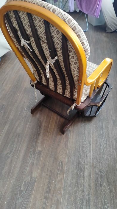 Крісло -качалка .Виробництво Малазія