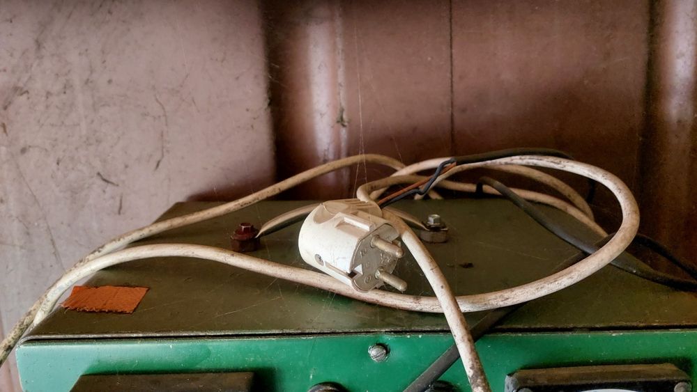 Продам зарядний пристрій