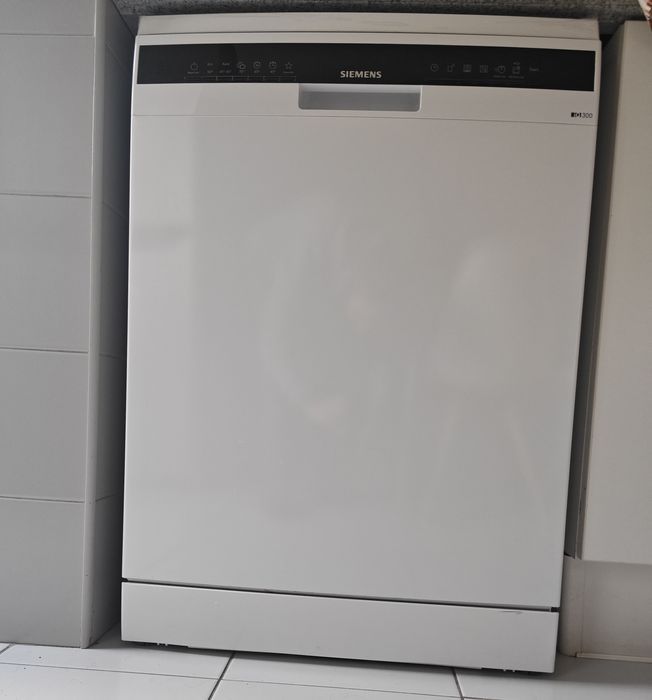 Máquina de Lavar Loiça Siemens iQ300
