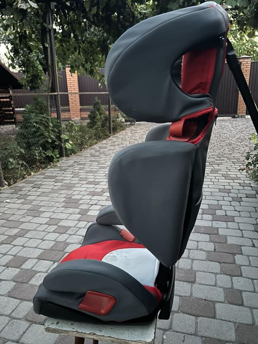 Продам дитяче автокрісло chicco