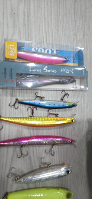 Conjunto mala Rapala e amostras spinning.