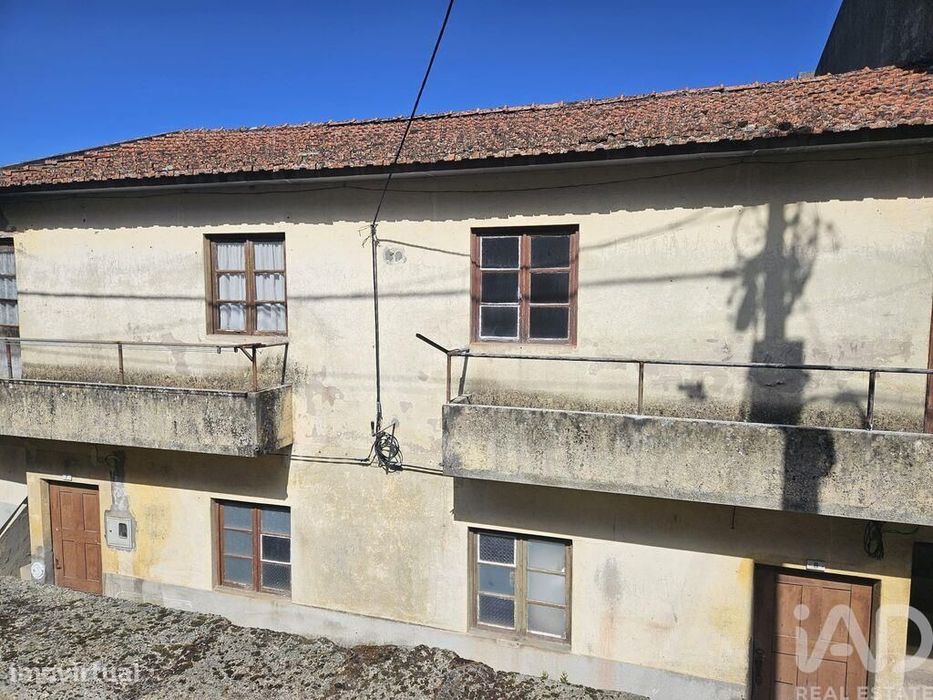 Moradia em banda em Tabuaço de 350 m2