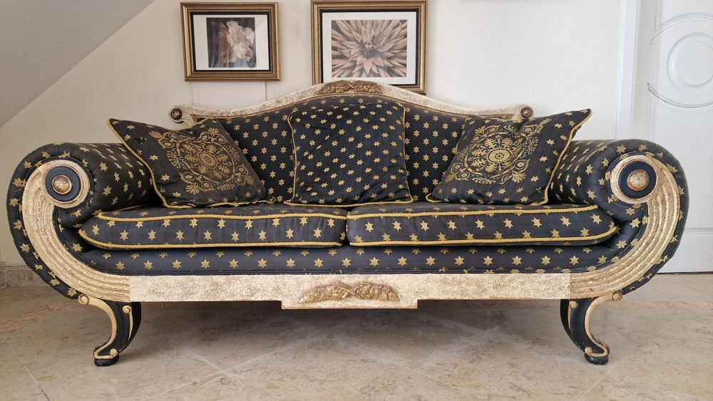 Sofa antigo. Muito original.