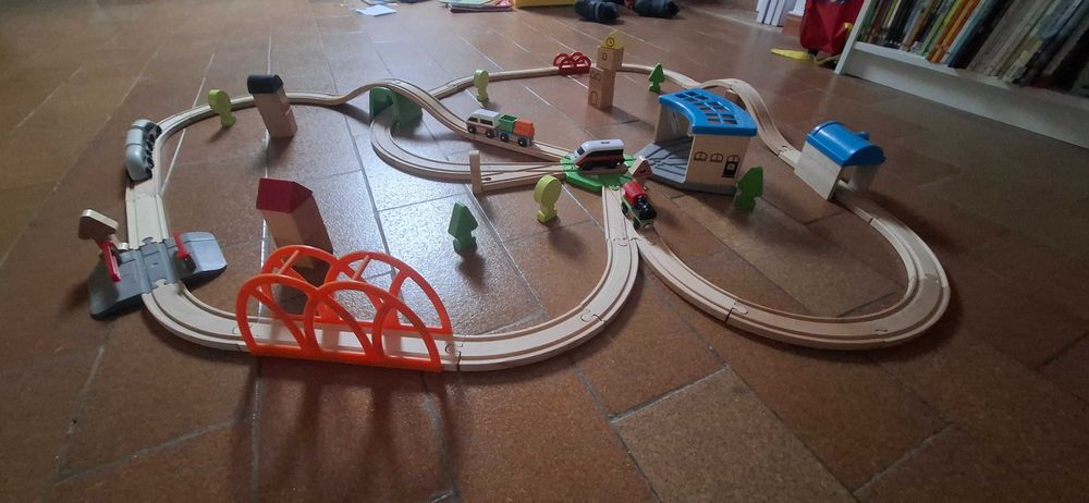 Circuito de Comboios IKEA – Com Pontes, Estação e Acessórios