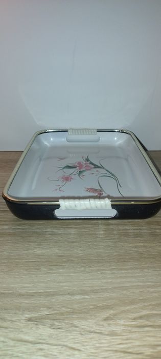 Niewielka taca, stabilna