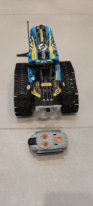 LEGO TECHNIC 42095 zdalnie  sterowane auto  na radio