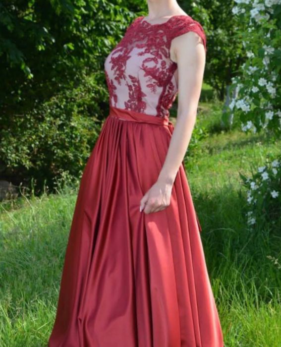 Продам сукню в хорошому стані