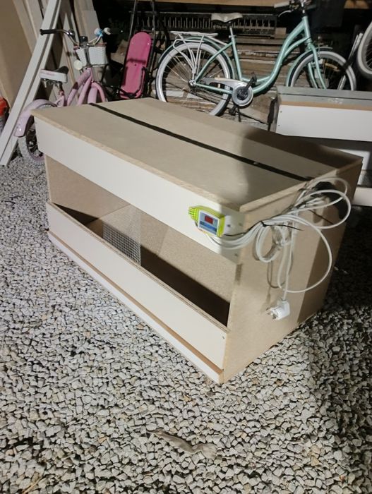 Odchowalnik na kurczaki lub przepiórki