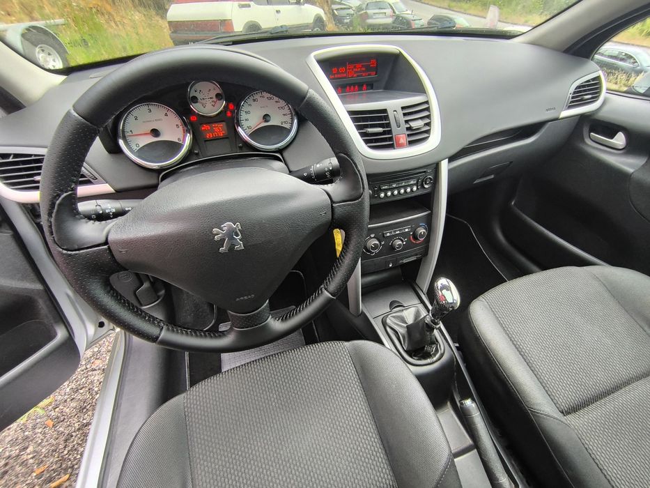 Peugeot 207 SW 1.6 HDI Sport Nacional Panorâmico