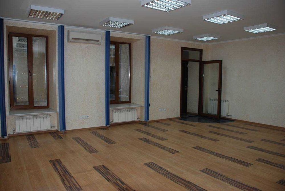 Продам фасадне приміщення на Тираспольській площі!