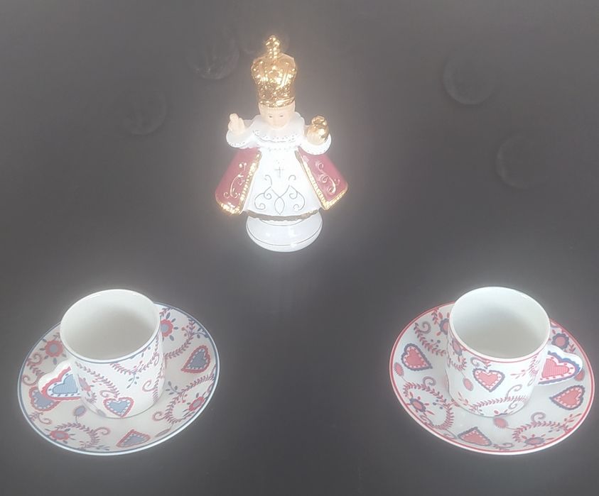 Chávenas vista Alegre + Aureta figural