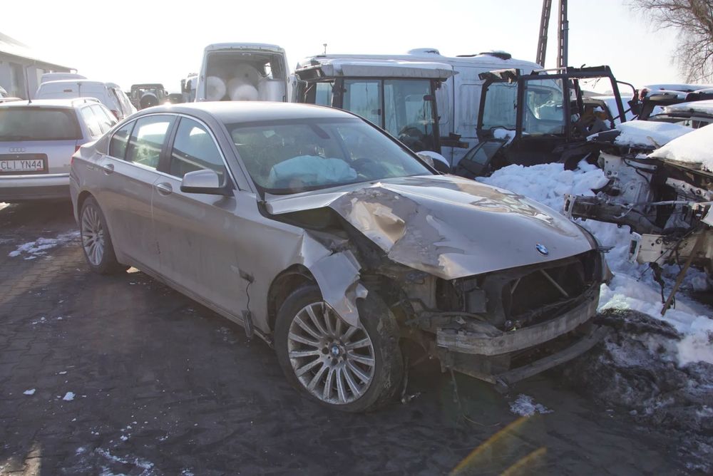 Auto na części - BMW F01 730D 3.0 D 211 KM N57D30 GA6HP26Z A84 2009R Silnik Skrzynia Drzwi Błotnik Klapa Zderzak Lampa Lusterko Klamka Deska Kokpit Sterownik Moduł Czujnik Licznik Wyświetlacz Panel Kierownica