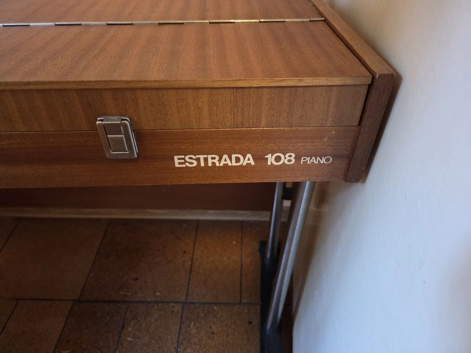 Syntezator pianino Unitra Estrada 108 + głośnik + stojak do nut