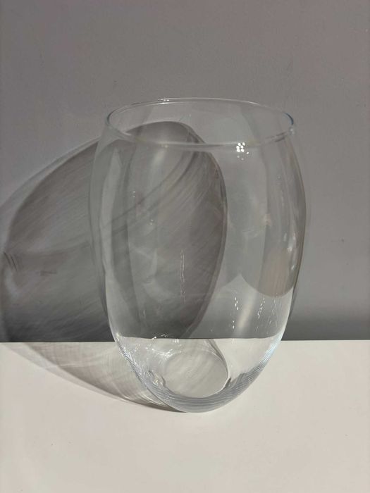 Przezroczysty szklany wazon 23cm