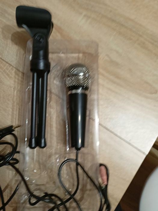 Mikrofon Trust z tripodem i kablem – jak nowy!