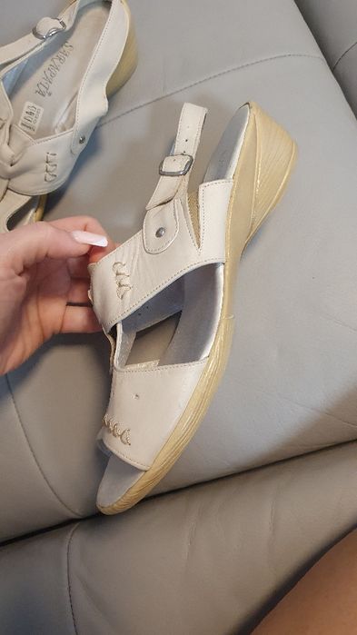 Sandaly ze skory Sarapata 40