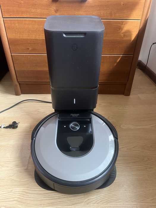 Odkurzacz Roomba i7 ze stacją