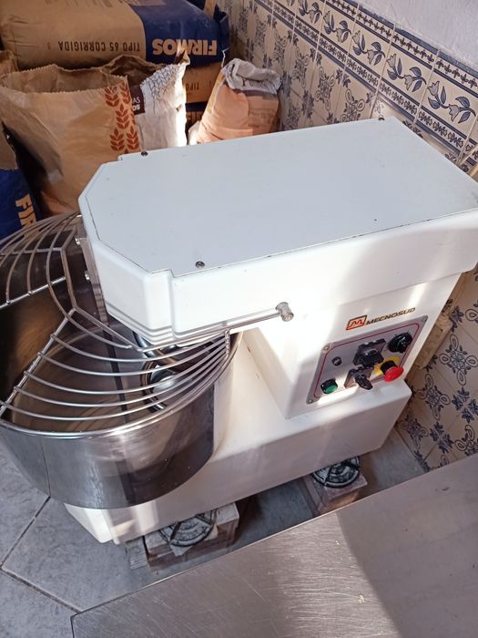 Recheio padaria, ou possível Trespasse, forno Ramalhos,  maquinas e eq