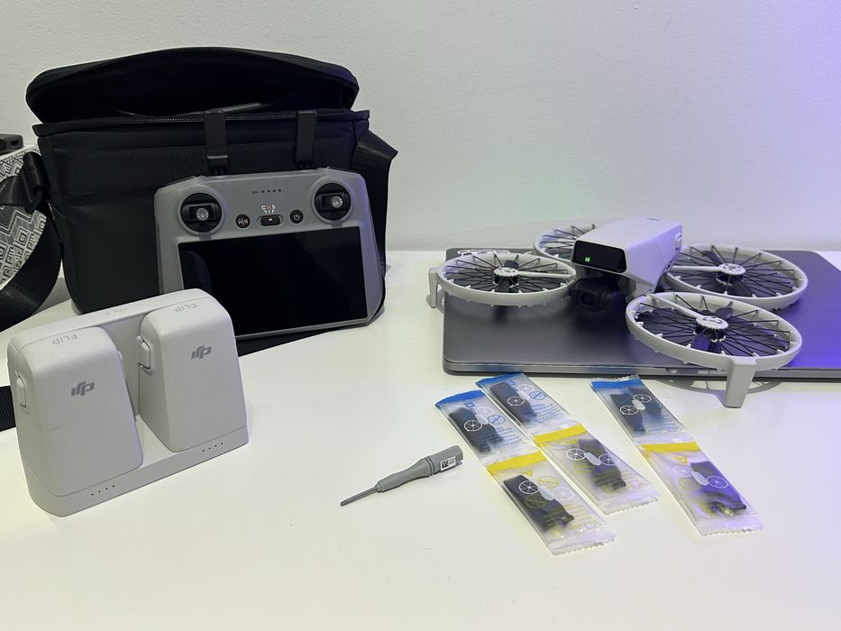 Drone DJI Flip (Fly More Combo)