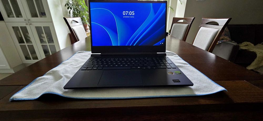 Laptop gamingowy HP Victus 15-fb3027nw 15,6" 144Hz R7 7445HS 16GB RAM 512GB Dysk SSD RTX4050 DLSS3 Win11 GWARANCJA 11 MIESIĘCY!
