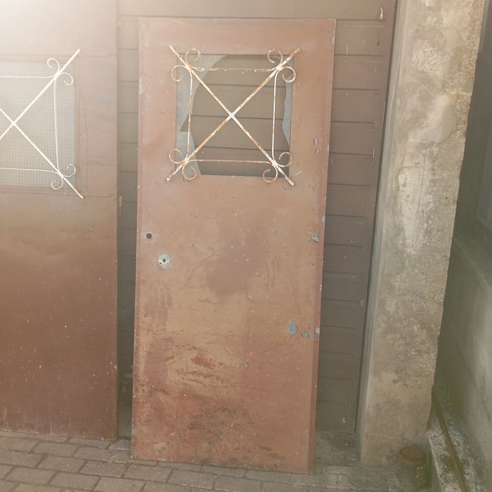 Portas de ferro com aros