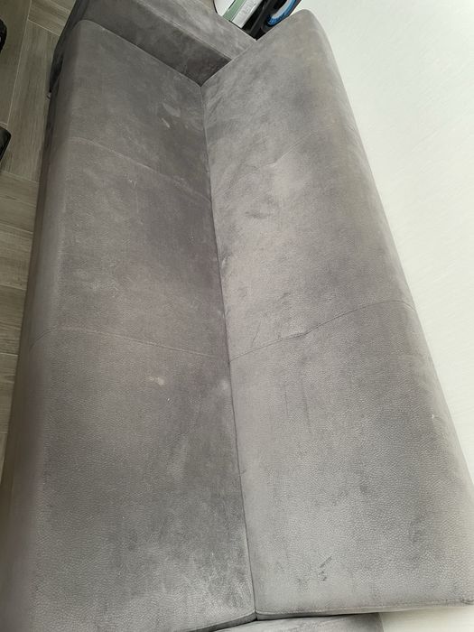 Sofá com Chaise Longue + Puff — 300 €