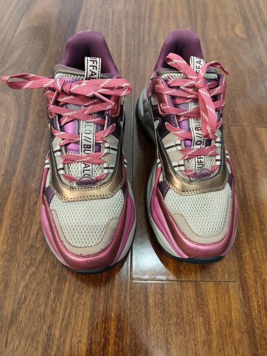 Tênis Buffalo praticamente novos