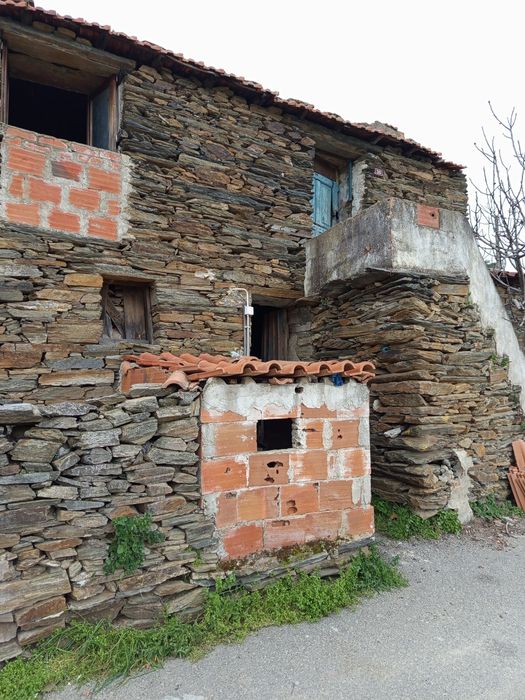 Vendo duas casas em Moncorvo