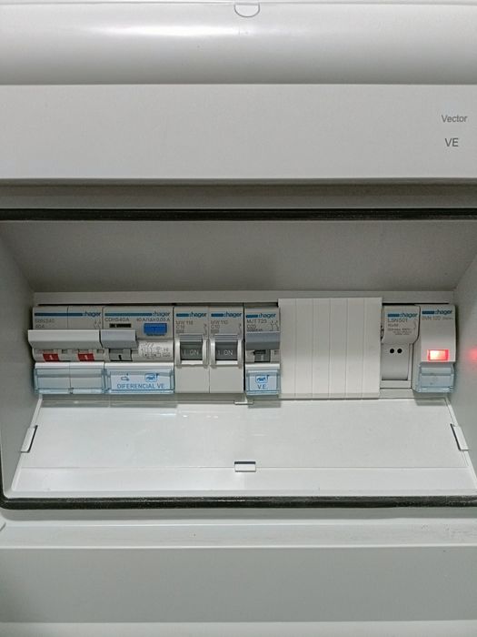 Especialista em instalação de Wallbox. Oferecemos soluções de carregamento inteligente para o teu VE.