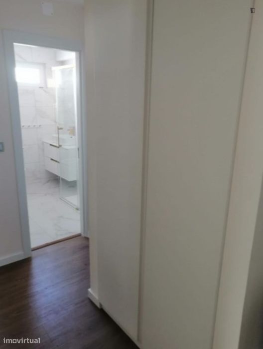 Quarto - localizado em Amadora Lisbon