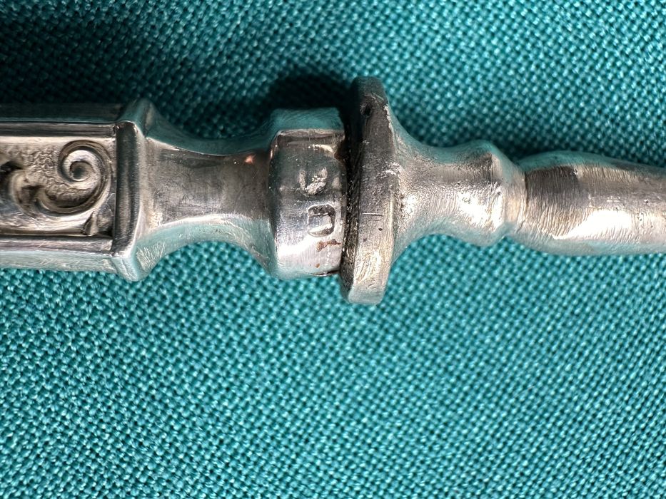 Faca de cartas e garfo de ostras, prata