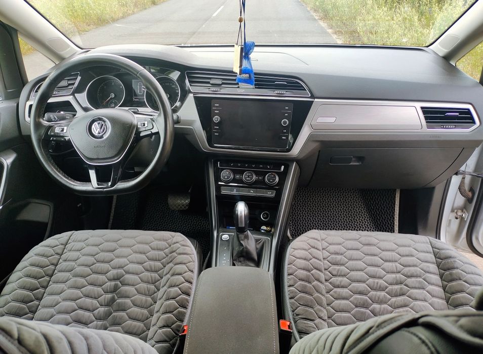 Автомобіль Volkswagen Touran