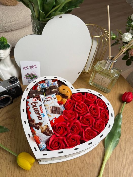 Готові Подарункові набори новорічний бокс солодощів Kinder