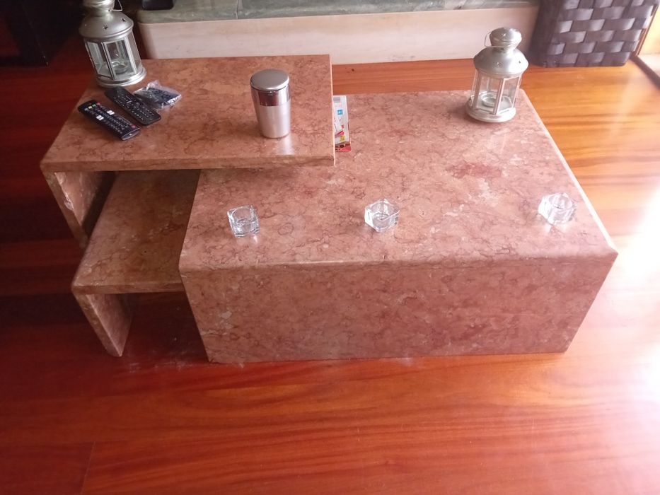 Quarto de casal... trio de mesas em mármore