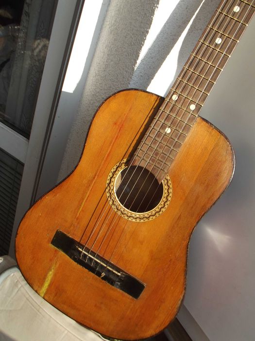 Gitara defil z 60-tych lat ubiegłego wieku