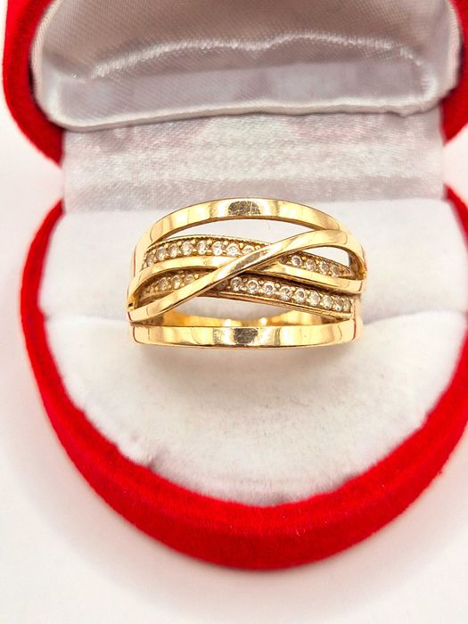 Duży pierścionek wykonany ze złota 333 (8K).