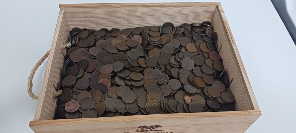 2.700 moedas de 1 escudo em bronze +3 mil de 50 cent + 500 de 1 escudo